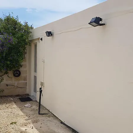 Rustic With Pool Sleeps 6 & Terrace *