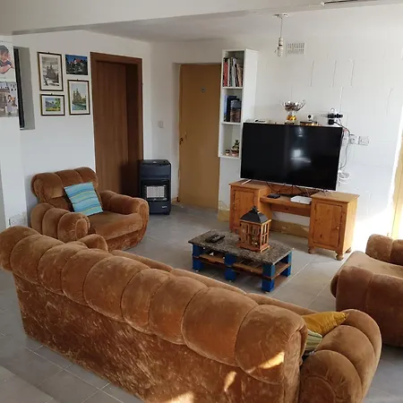 Rustic With Pool Sleeps 6 & Terrace Сasa de vacaciones Siggiewi