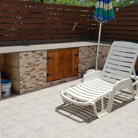 Rustic With Pool Sleeps 6 & Terrace *